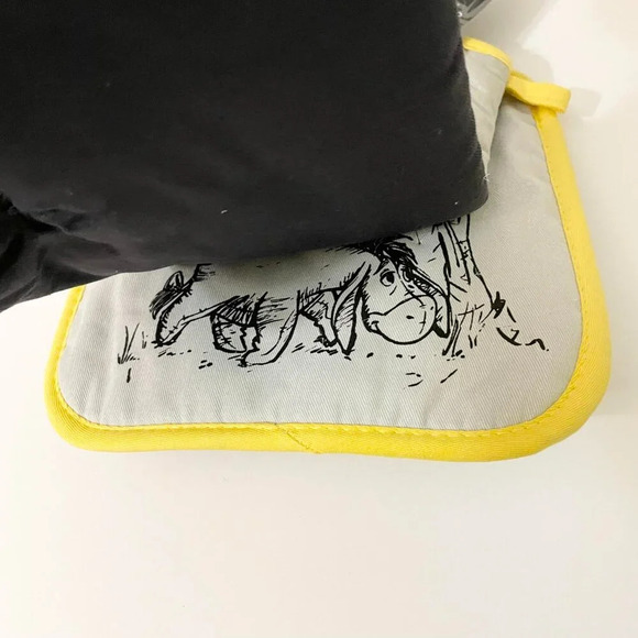 Disney Winnie the Pooh Oven Mitt and Pot Holder and Silicone Trivet - Picture 11 of 12